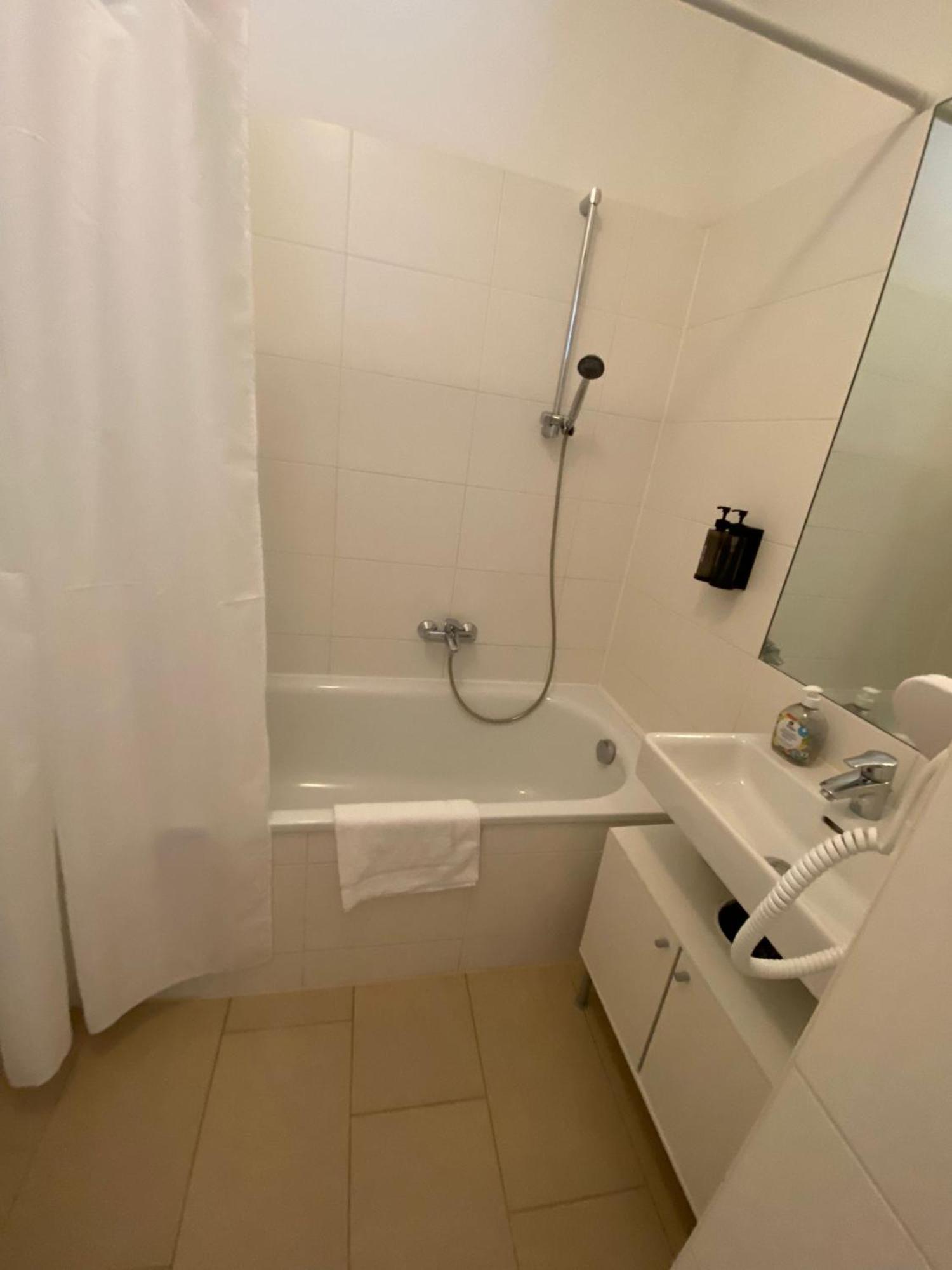 Floridsdorfer Apartment - Free Highspeed-Internet Wina Bagian luar foto